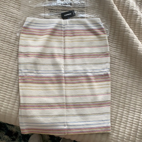NEVER WORN EXPRESS PENCIL SKIRT - Picture 2 of 3